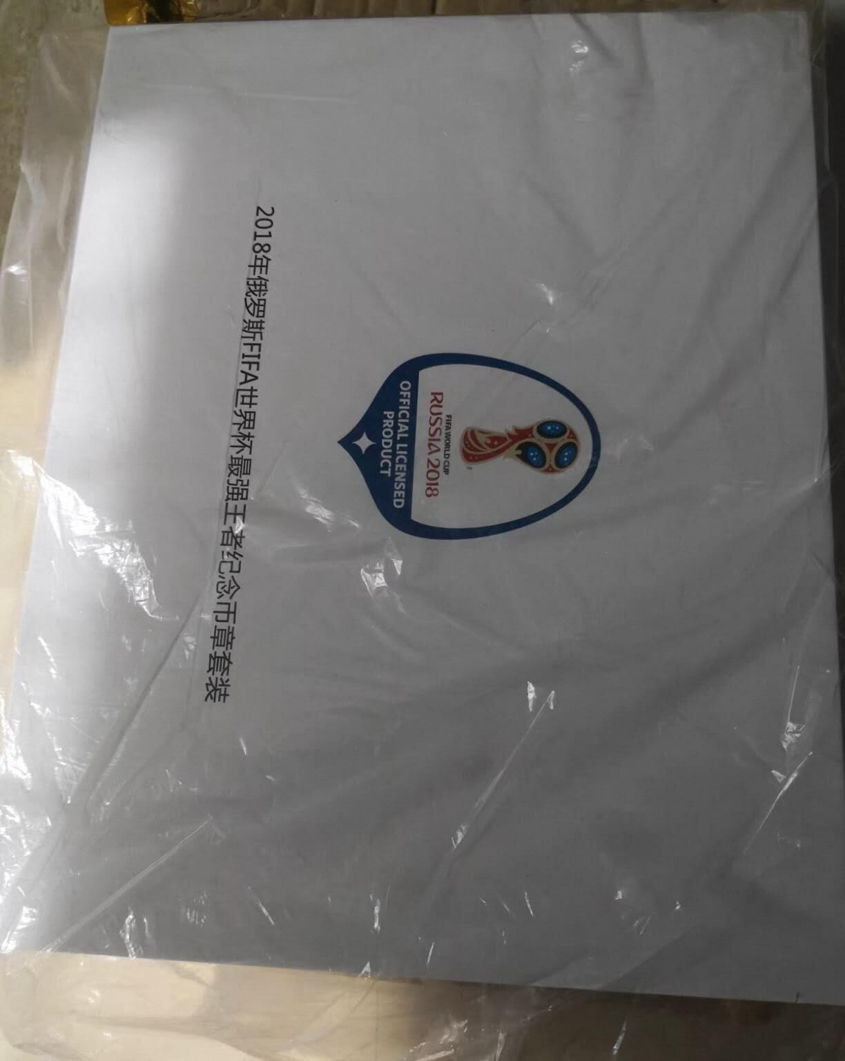 洪涛臻品批发群 精选邮票限时拍卖第1229期  2018俄罗斯世界杯最强王者纪念币套装，8枚999纯银章，每枚25克，总重200克。带原装红色收藏盒和鉴定证书，购入价6980《有发票》巴西德国意大利等国家队徽章，收藏价值高。《此拍包邮发货》