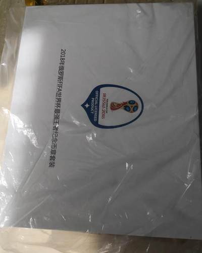 洪涛臻品批发群 精选邮票限时拍卖第1269期  2018俄罗斯世界杯最强王者纪念币套装，8枚999纯银章，每枚25克，总重200克。带原装红色收藏盒和鉴定证书，购入价6980《有发票》巴西德国意大利等国家队徽章，收藏价值高。假一罚十《此拍包邮发货》