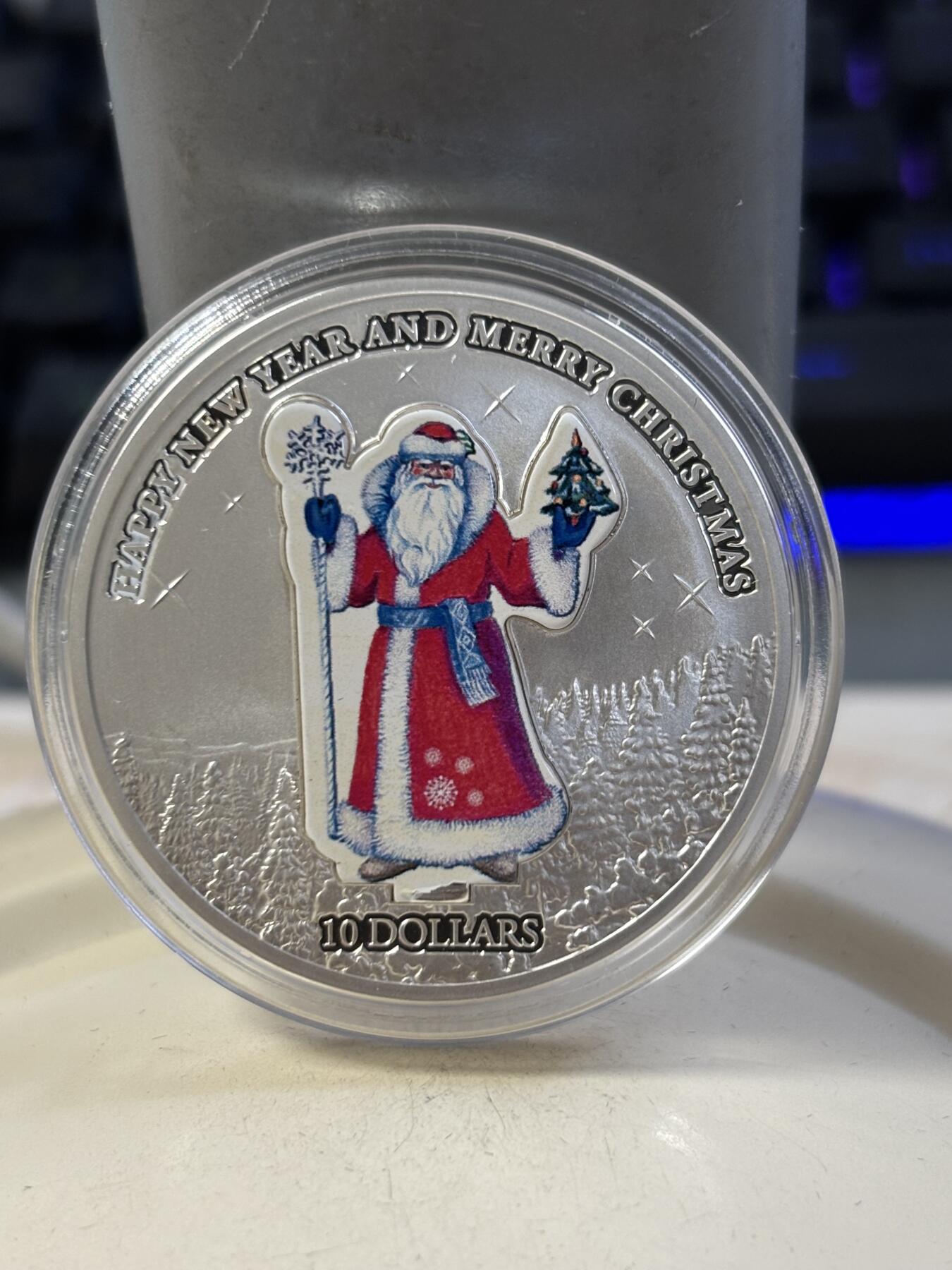 第188期拍卖 瑙鲁2008年圣诞快乐圣诞老人3D立体精制纪念银币，1盎司999银，发行15000枚，有黑点