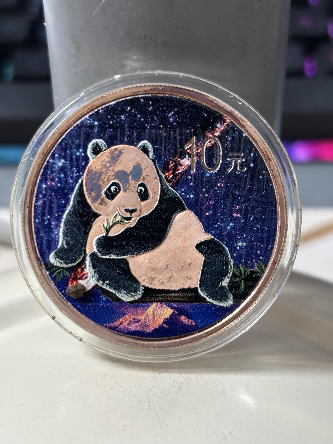 第188期拍卖 中国2015年熊猫镶嵌南丹陨石30克彩色纪念银币，999银，发行500枚