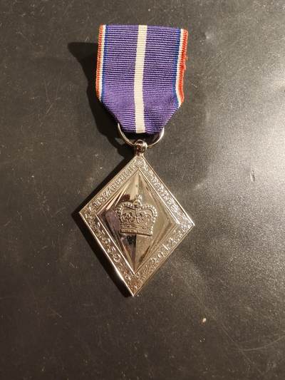 老王徽章第177期 - 英国伊丽莎白二世女王钻禧纪念章    带背铭   海军舰队航空兵获得