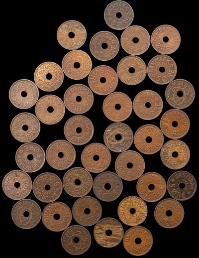 修遠堂世界钱币第101期 - 丹麦中孔5欧尔铜币50枚，1927-1940年