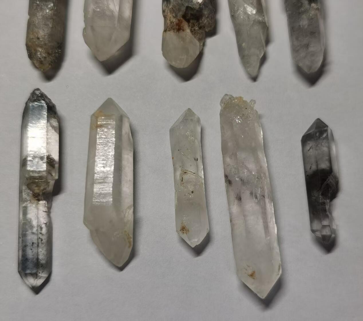 七河·世界币章小拍（总第34期） 藏家出品 X716（3） 长条状云贵闪灵水晶原石 一组 10 件