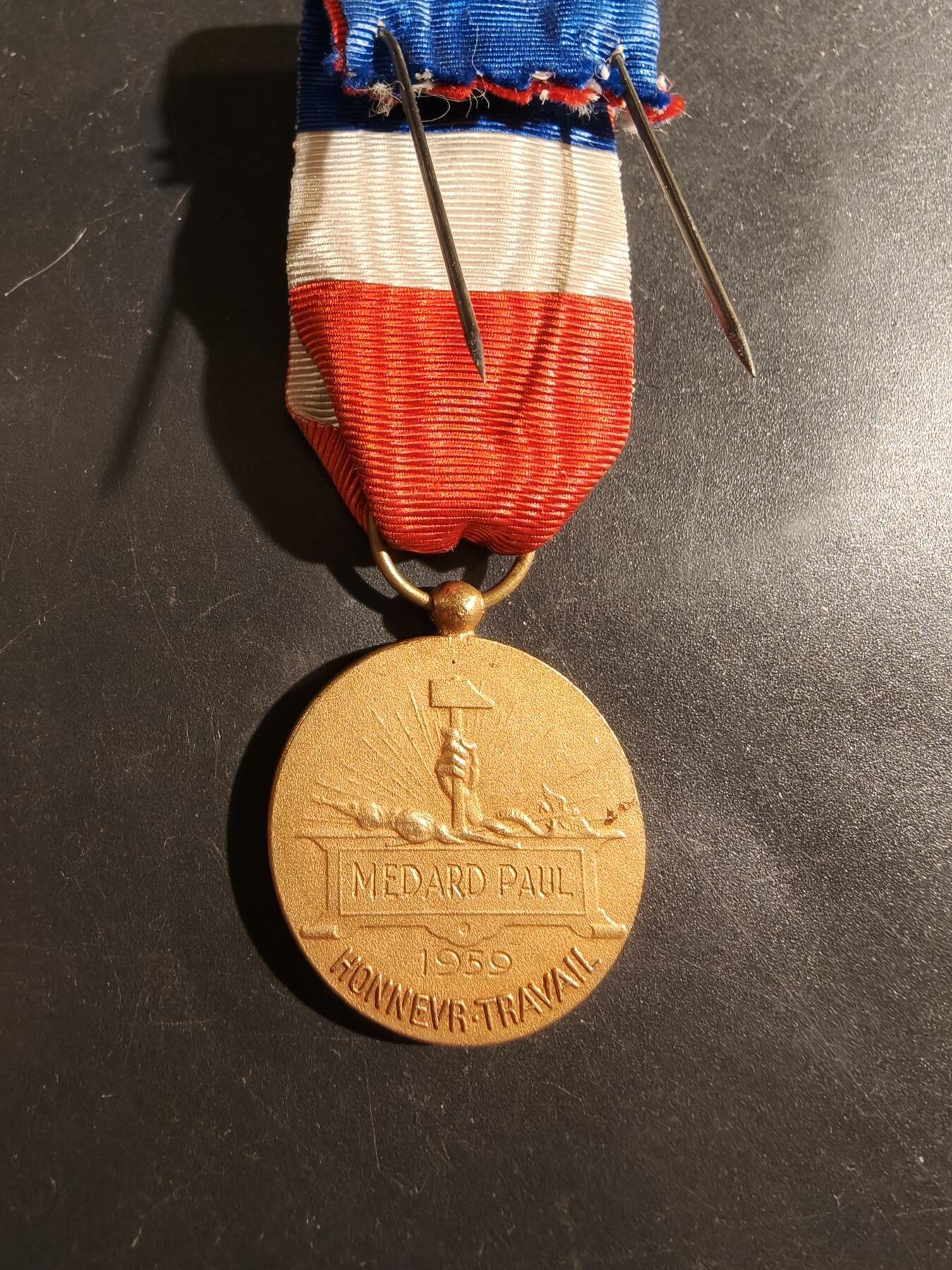 老王徽章第177期 法国金级劳动荣誉奖章    1959年实发   