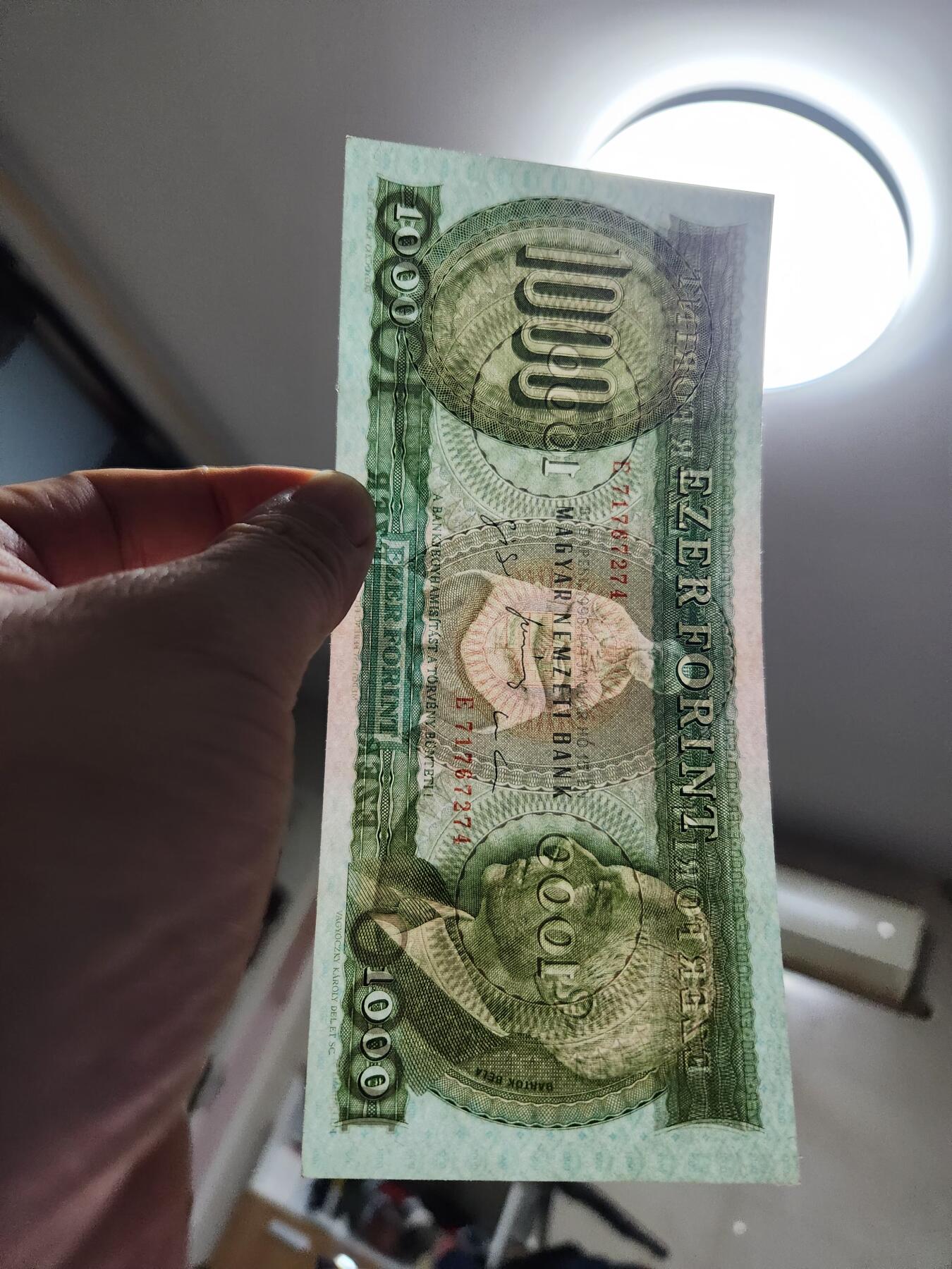 1月17号晚上8点 外国纸币自动截拍第8场 匈牙利1996年1000几乎全新