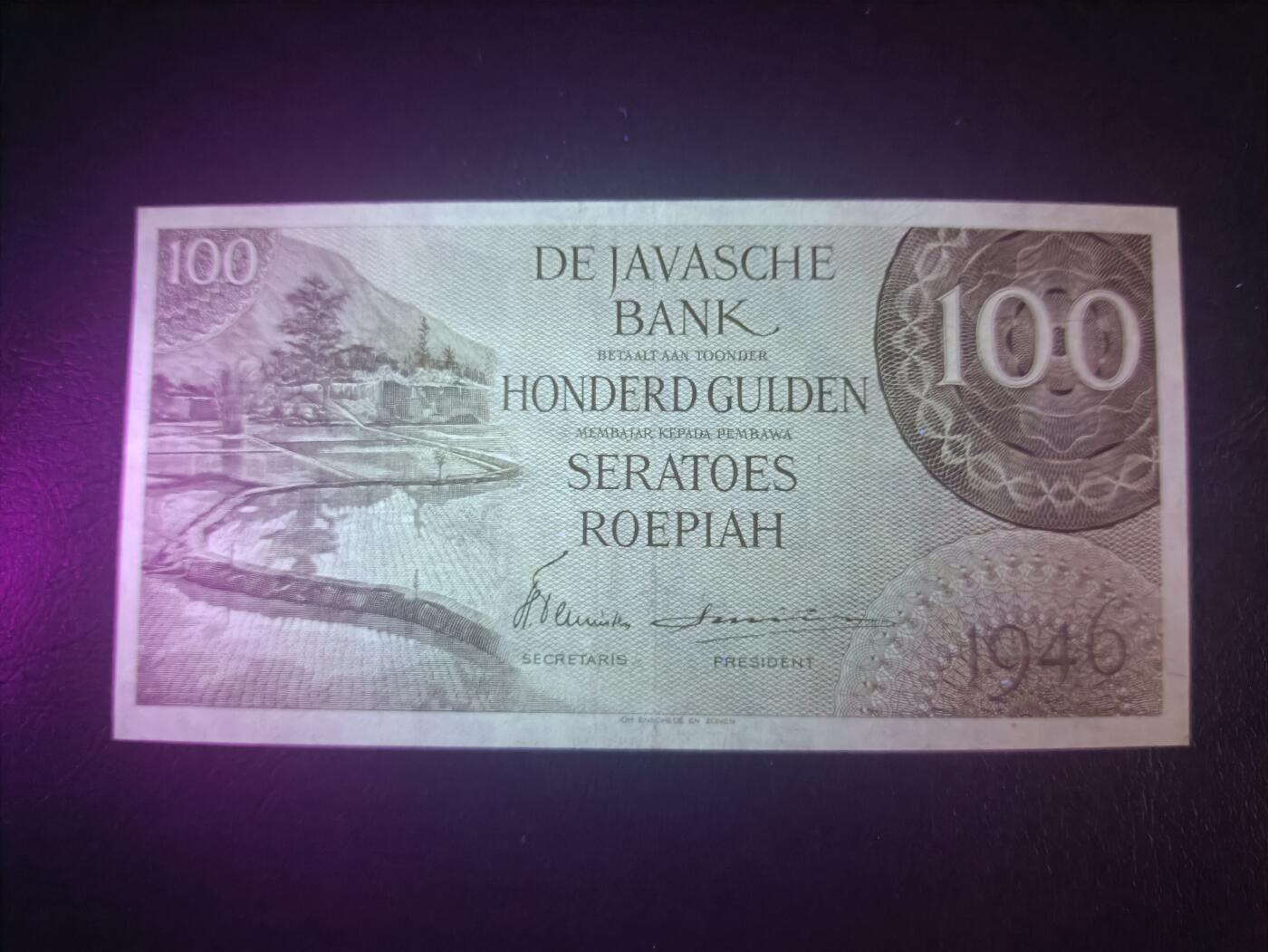 2026一月第三期，总213期 荷属东印度（现印度尼西亚）1946版100盾AUNC千位号，稻田和多文告示，稀有高面值，此时印尼独立运动如火如荼，三年后荷兰殖民政府彻底退出印尼，此版本故发行时间短回收彻底而稀有