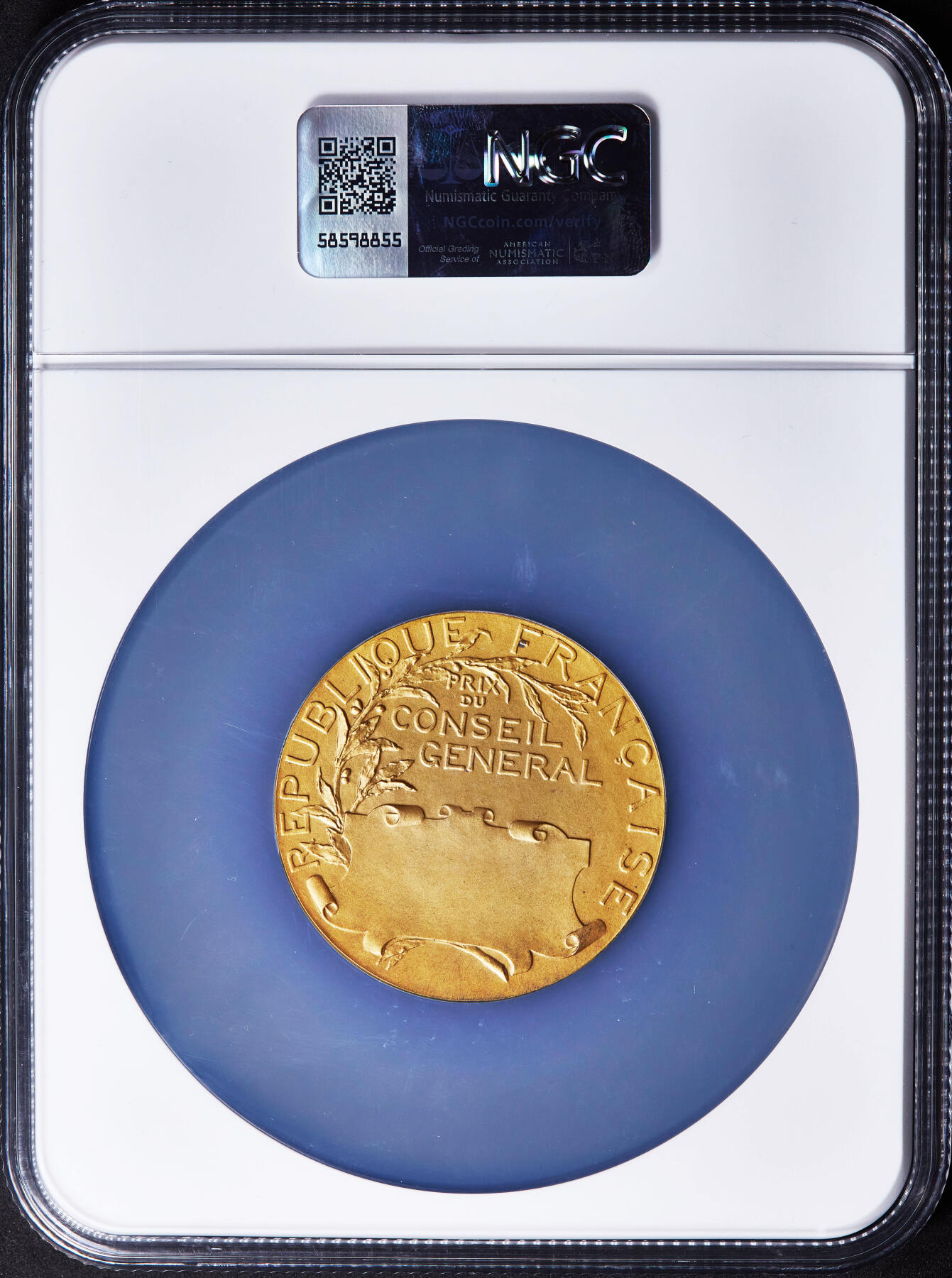 【俄甄集藏】“万象更新、马呈祥瑞”迎新春俄甄精品场-2026年(047)01-21 星期三 晚 19:30 全场包邮 法国19世纪末塞纳-瓦兹省总委员会颁发法兰西女神造像新艺术运动时期镀金纪念大银章，NGC MS64，金水足，顶级状态，直径：50mm，丰饶角铭