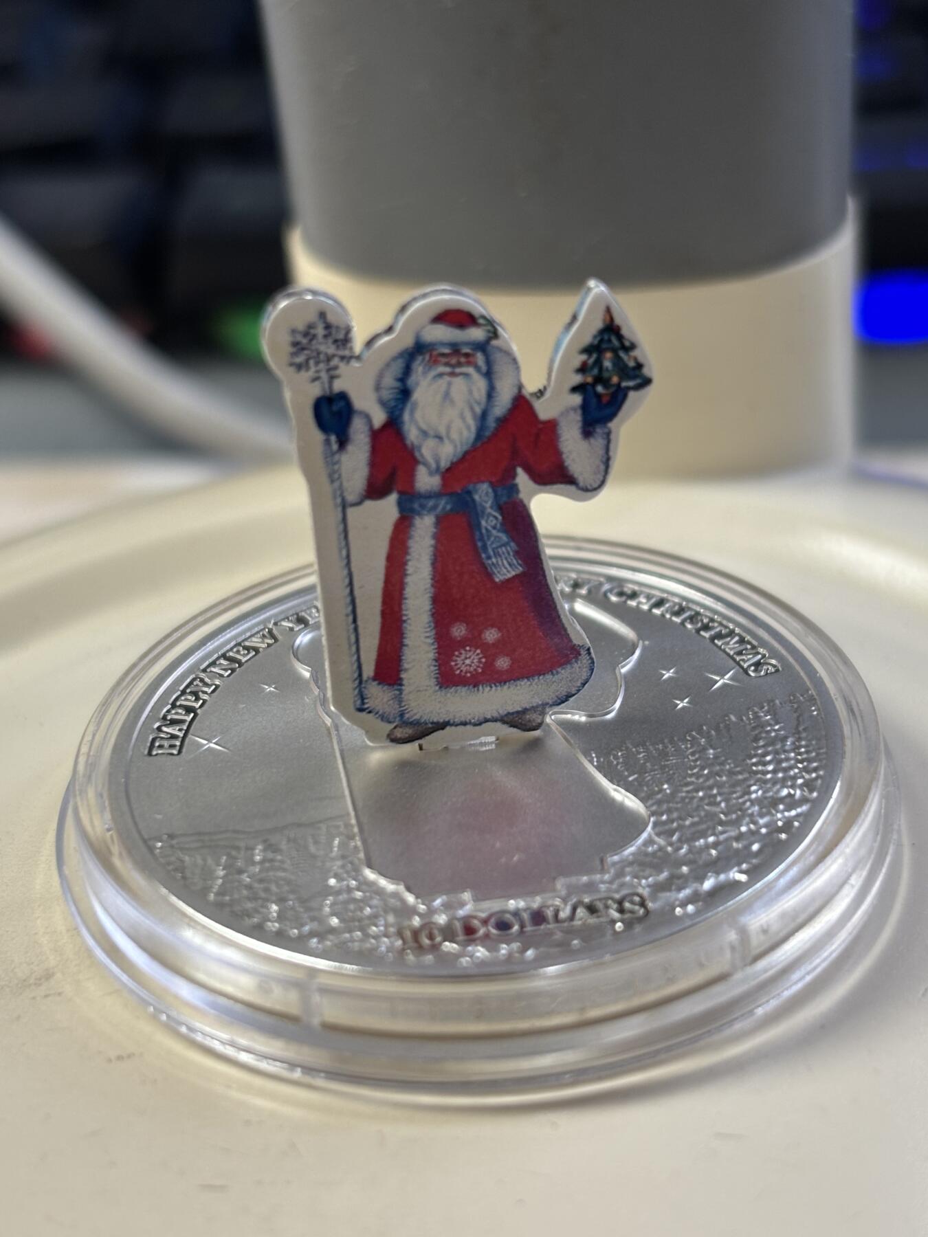 第188期拍卖 瑙鲁2008年圣诞快乐圣诞老人3D立体精制纪念银币，1盎司999银，发行15000枚，有黑点