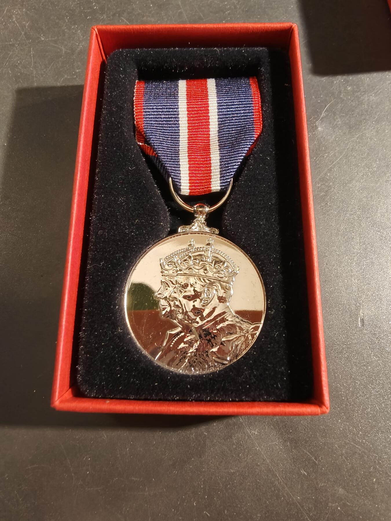 老王徽章第177期 英国查尔斯三世2023年加冕纪念章    原盒    官方版本