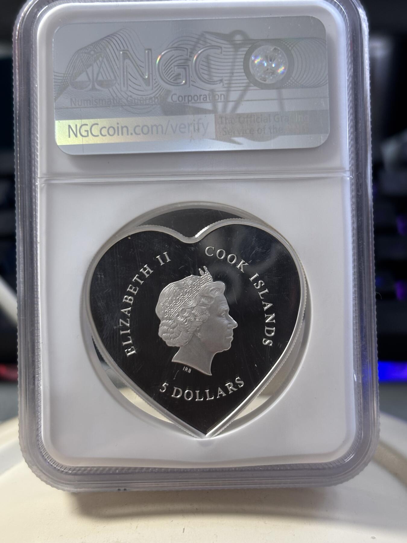 第188期拍卖 库克2022年情人节浪漫爱情心形镶水晶银币NGC-PF69首期无原盒证书，999银，20克