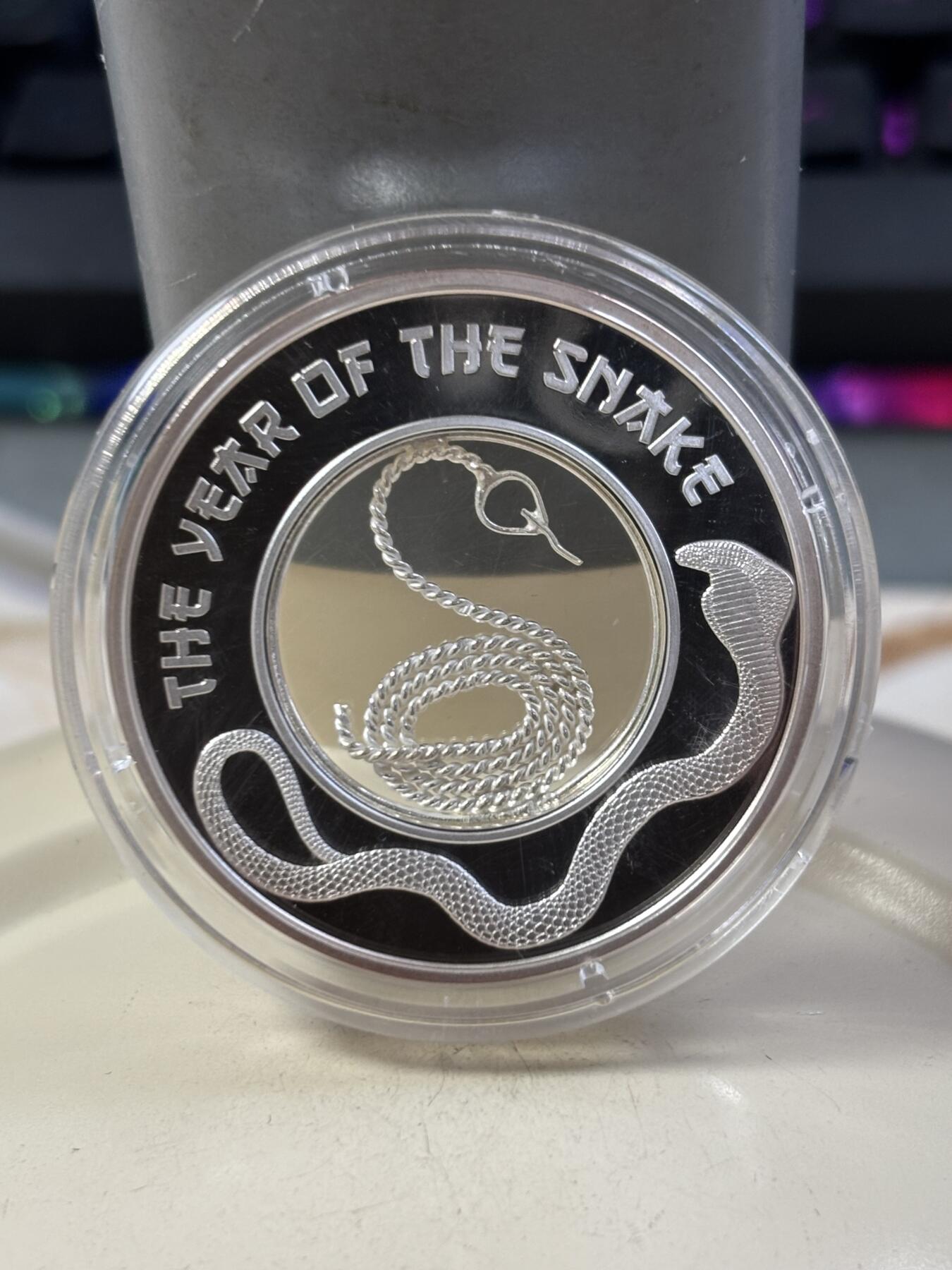第188期拍卖 斐济2013年中国生肖蛇年花丝灵蛇掐丝工艺镂空银币20.5克，999银，发行4000枚