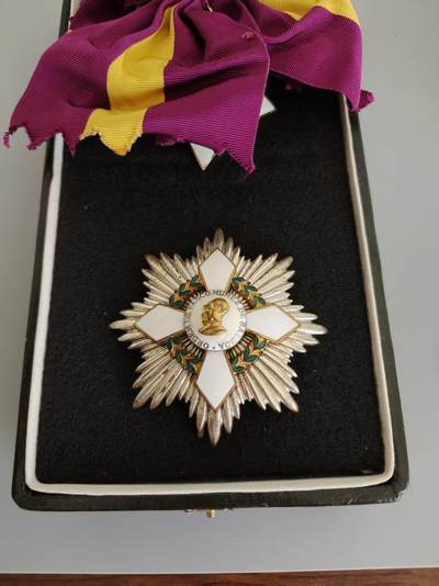 盛世勋华——号角文化勋章邮票专场拍卖第299期 - 巴拿马大十字级瓦斯科·努涅斯·德·巴尔博亚勋章 900银制 带原盒 早期版本带Fibo Ltda, Bogota厂标 带900银标，Fibo Ltda是哥伦比亚波哥大知名首饰/勋章制作门店，主营贵金属饰品、官方勋章或纪念章的设计与生产