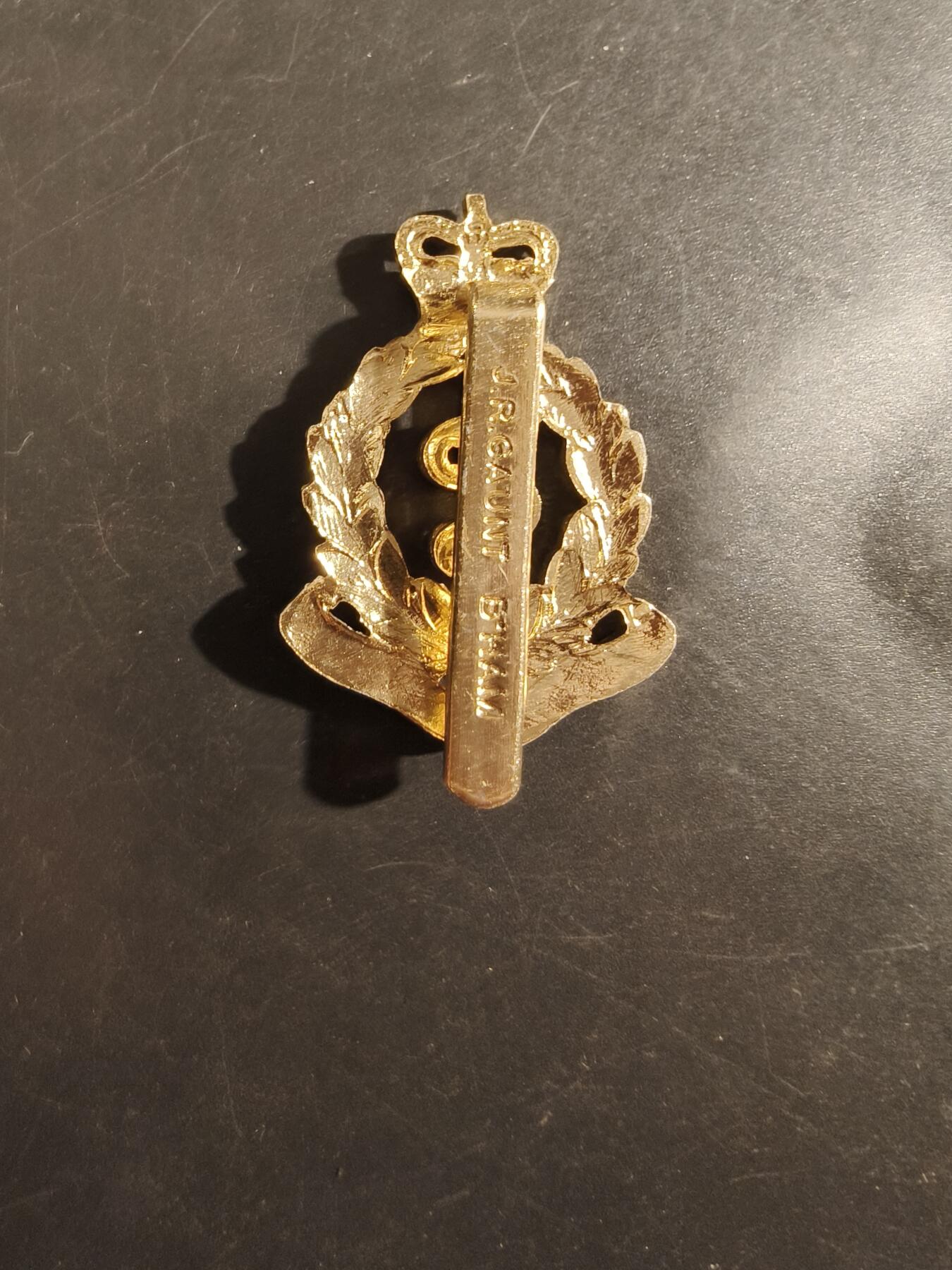 老王徽章第177期 英国皇家军医帽徽    女王时期