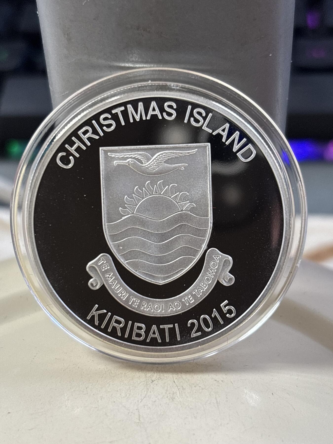 第188期拍卖 基里巴斯2015年圣诞红鼻子驯鹿鲁道夫镶水晶银币，，925银，20克，发行5000枚