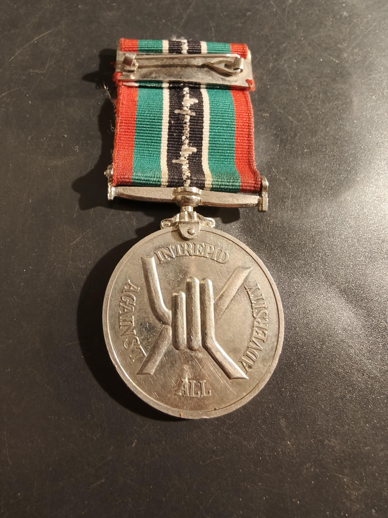 老王徽章第177期 英国前国际战俘纪念章    原盒