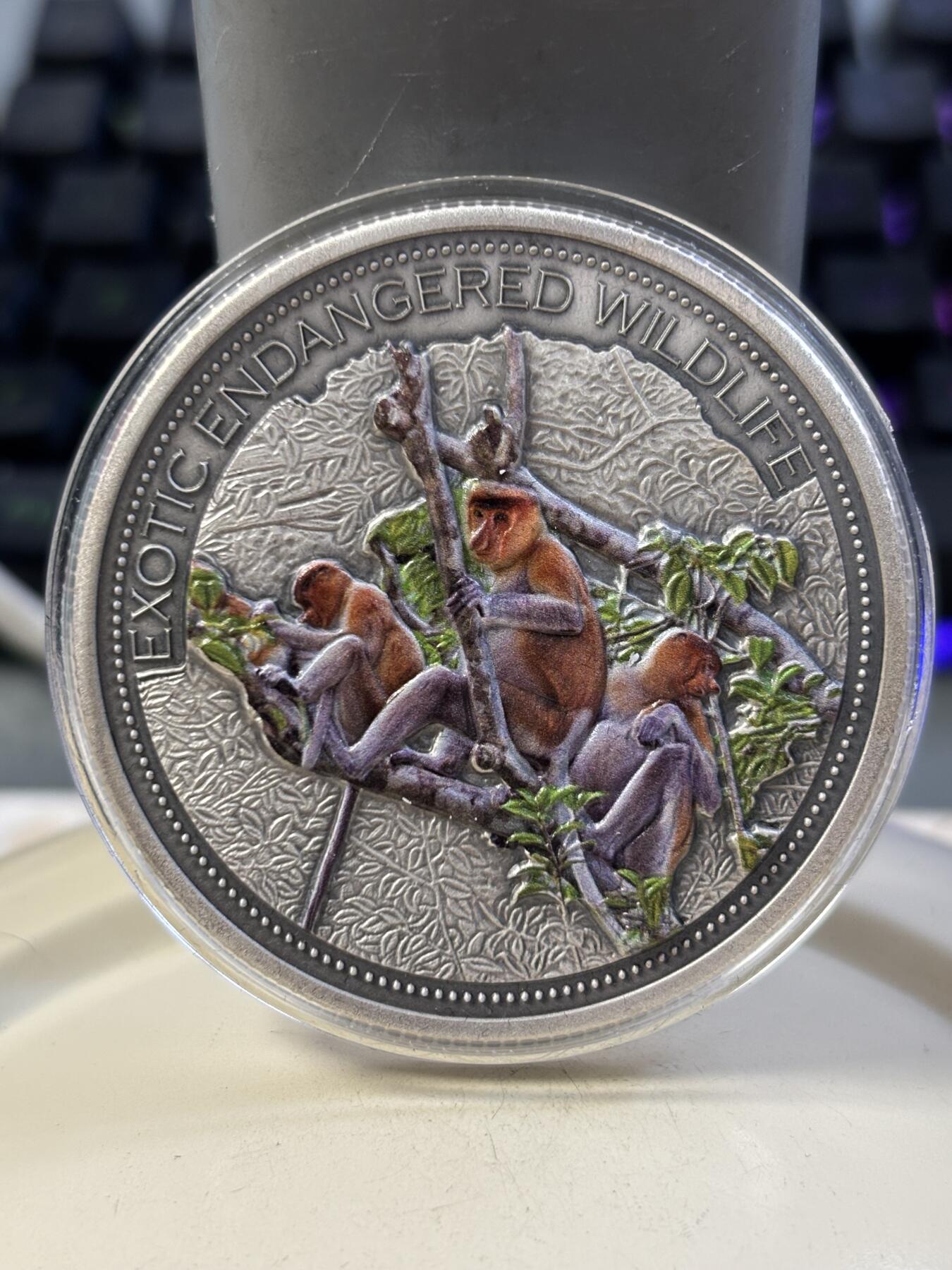 第188期拍卖 斐济2015年珍稀动物长鼻猴2盎司彩色仿古纪念银币，999银，2盎司