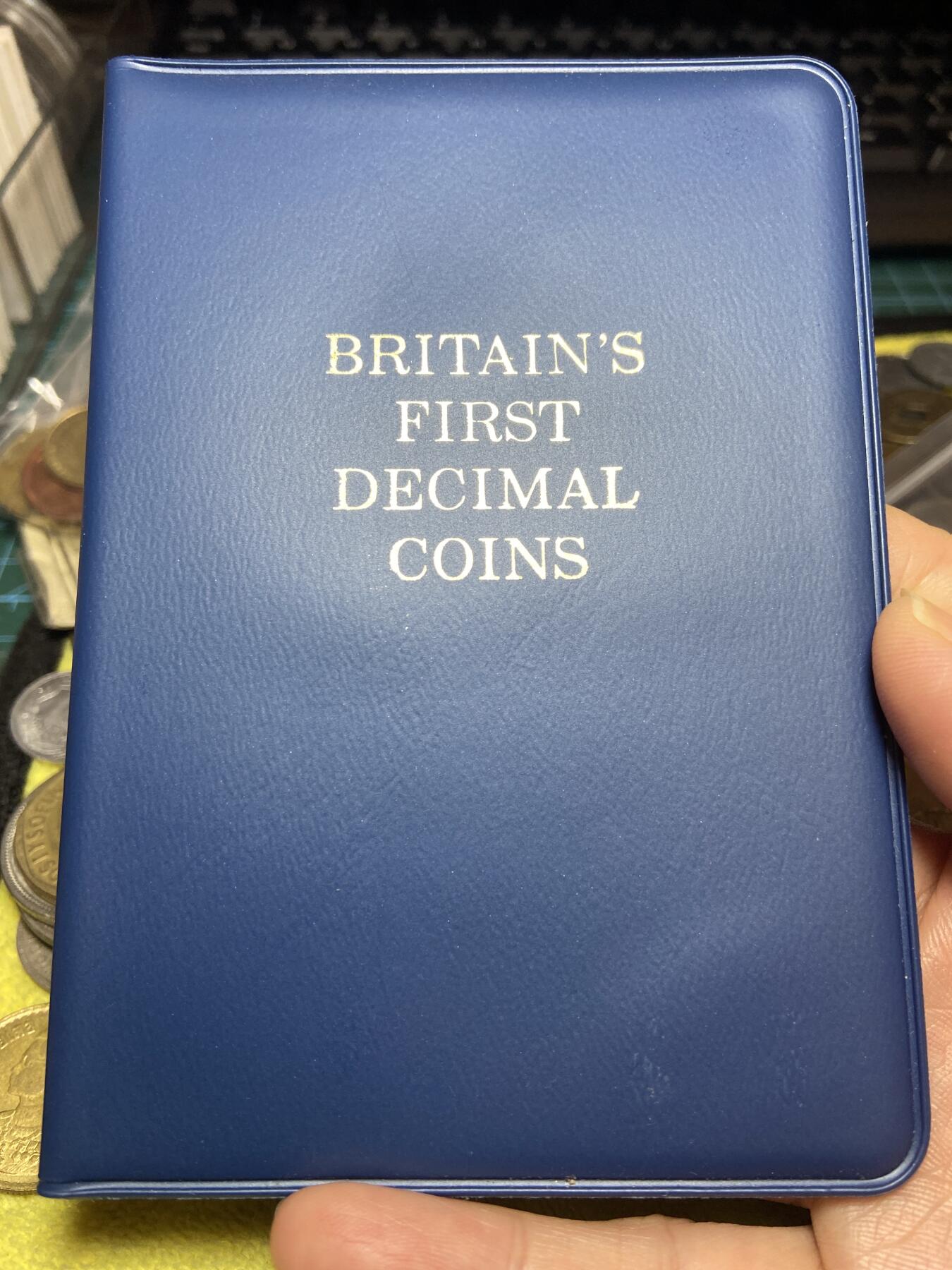 2026年第九场(总第一百七十八场）外国好品散币场(免佣金) 英国🇬🇧原装套册5枚(伊丽莎白二世中年花冠，十进制第一版首发年套币)