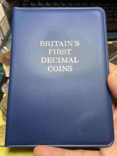 2026年第九场(总第一百七十八场）外国好品散币场(免佣金) - 英国🇬🇧原装套册5枚(伊丽莎白二世中年花冠，十进制第一版首发年套币)
