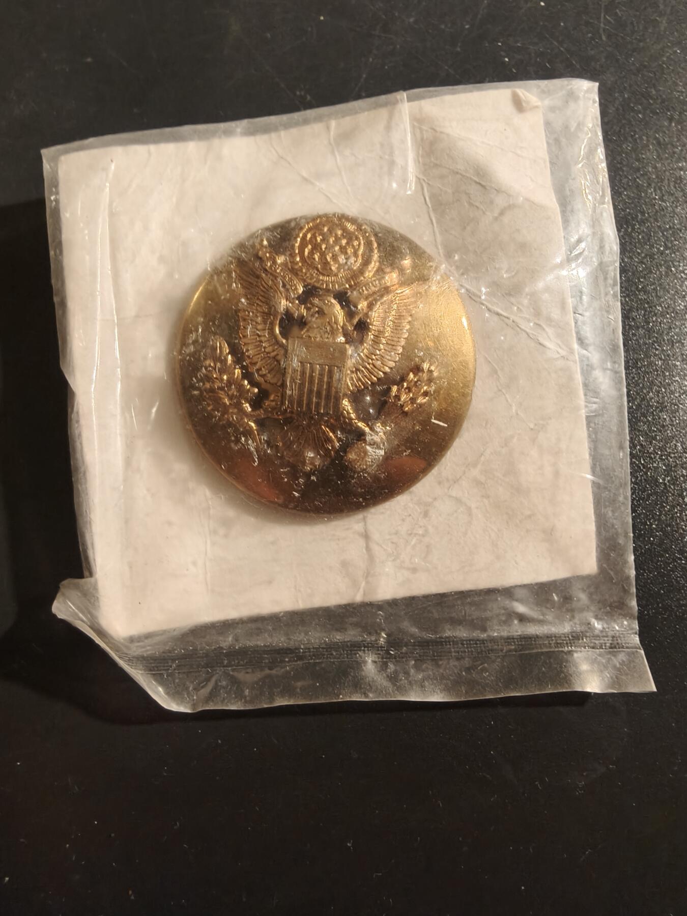 老王徽章第177期 美国陆军大檐帽帽徽   原封未拆