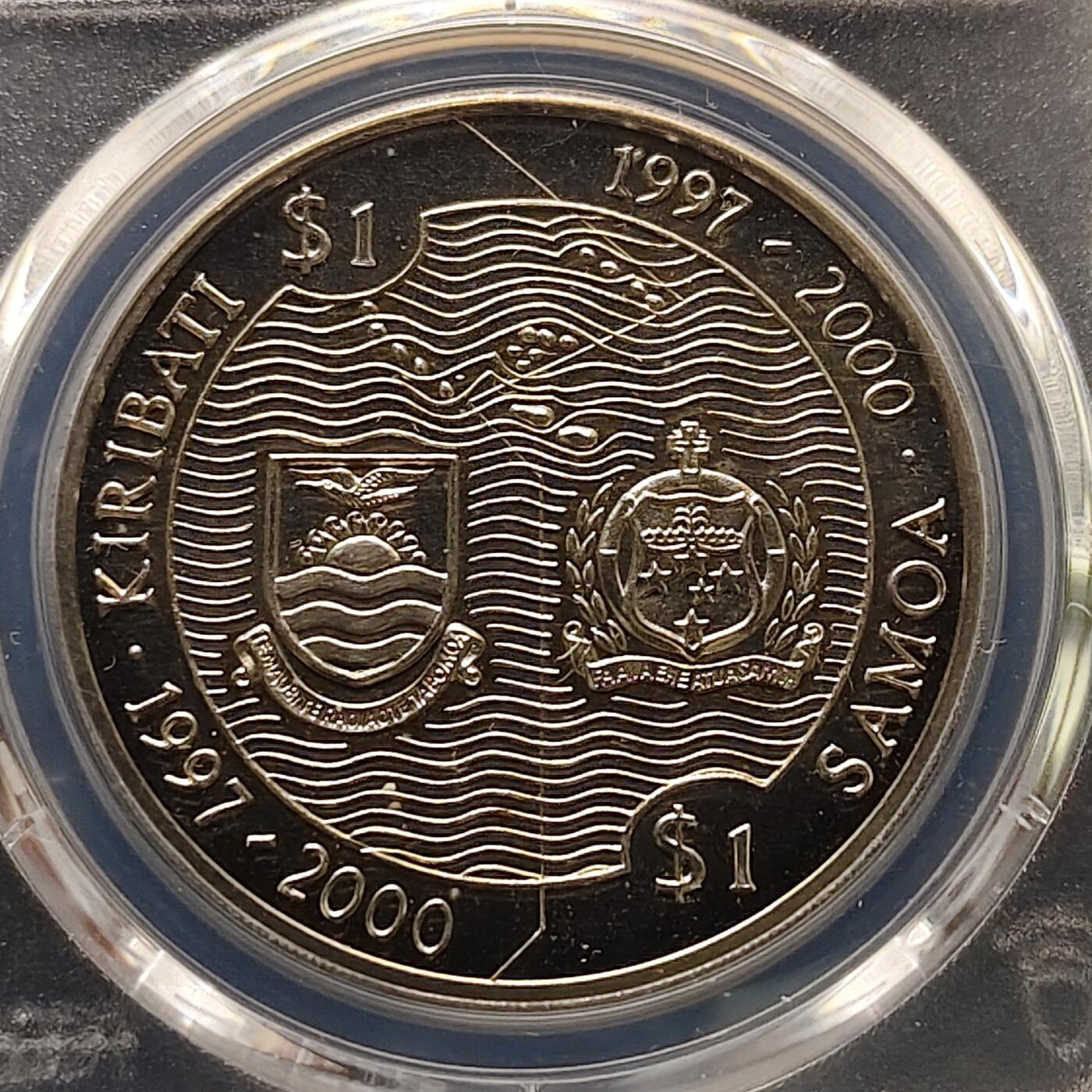 【全场包邮】纯粹捡漏拍495场-持续更新中 【收藏级·冠军分】基里巴斯/萨摩亚2000年1元+萨摩亚2000年1元千禧年精制纪念币2枚-日界线镶嵌版异形币-PCGS MS66