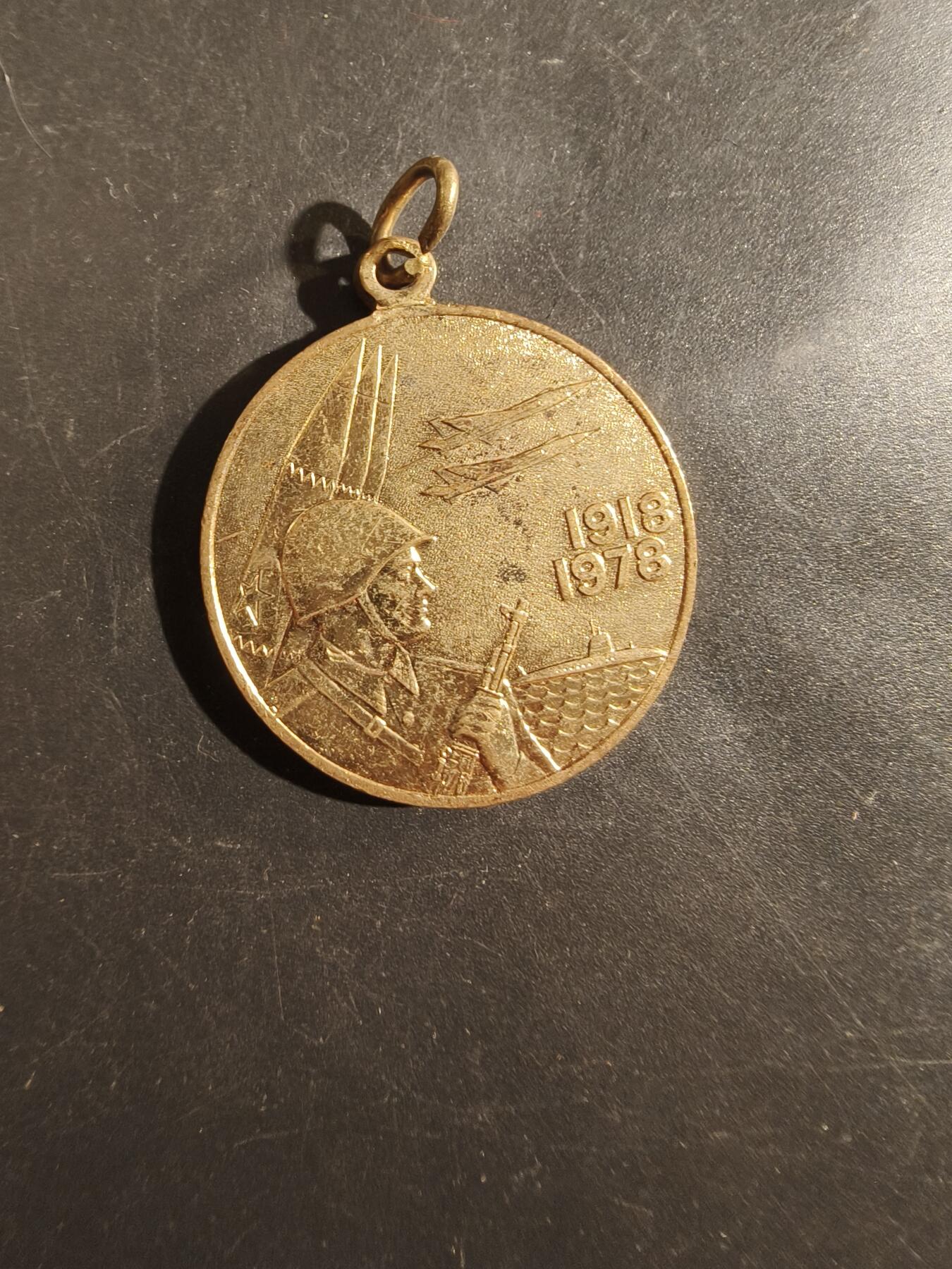 老王徽章第177期 苏联建军60周年纪念章