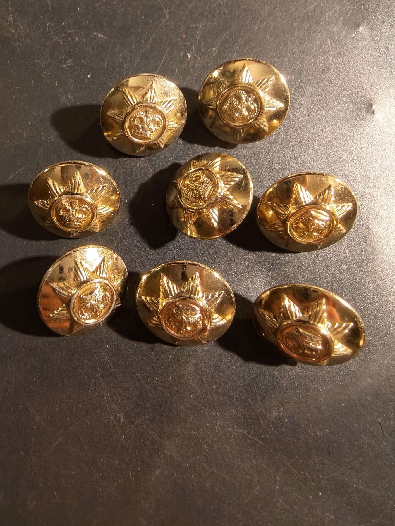 老王徽章第177期 英国皇家运输团制服衣扣一组   8枚   20mm    女王时期