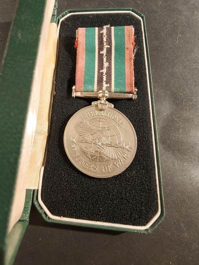 老王徽章第177期 - 英国前国际战俘纪念章    原盒