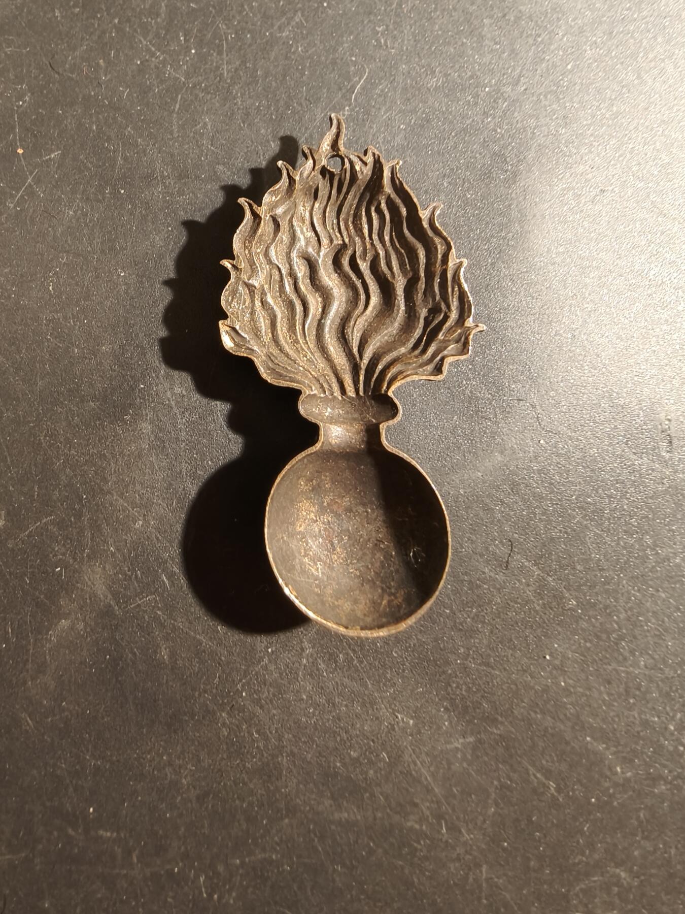 老王徽章第177期 英国皇家燧发枪团领章    缺杆    一战时期