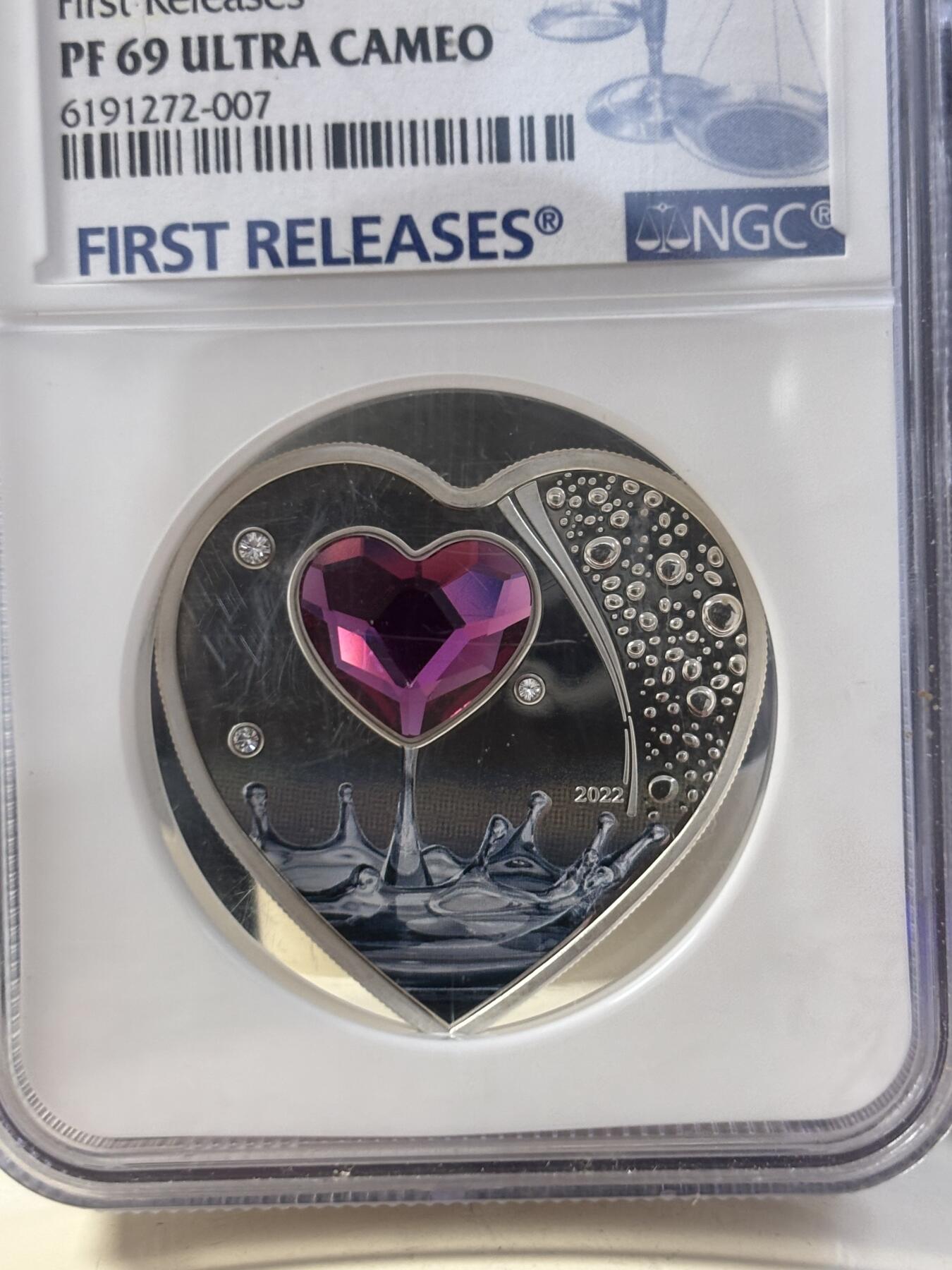 第188期拍卖 库克2022年情人节浪漫爱情心形镶水晶银币NGC-PF69首期无原盒证书，999银，20克