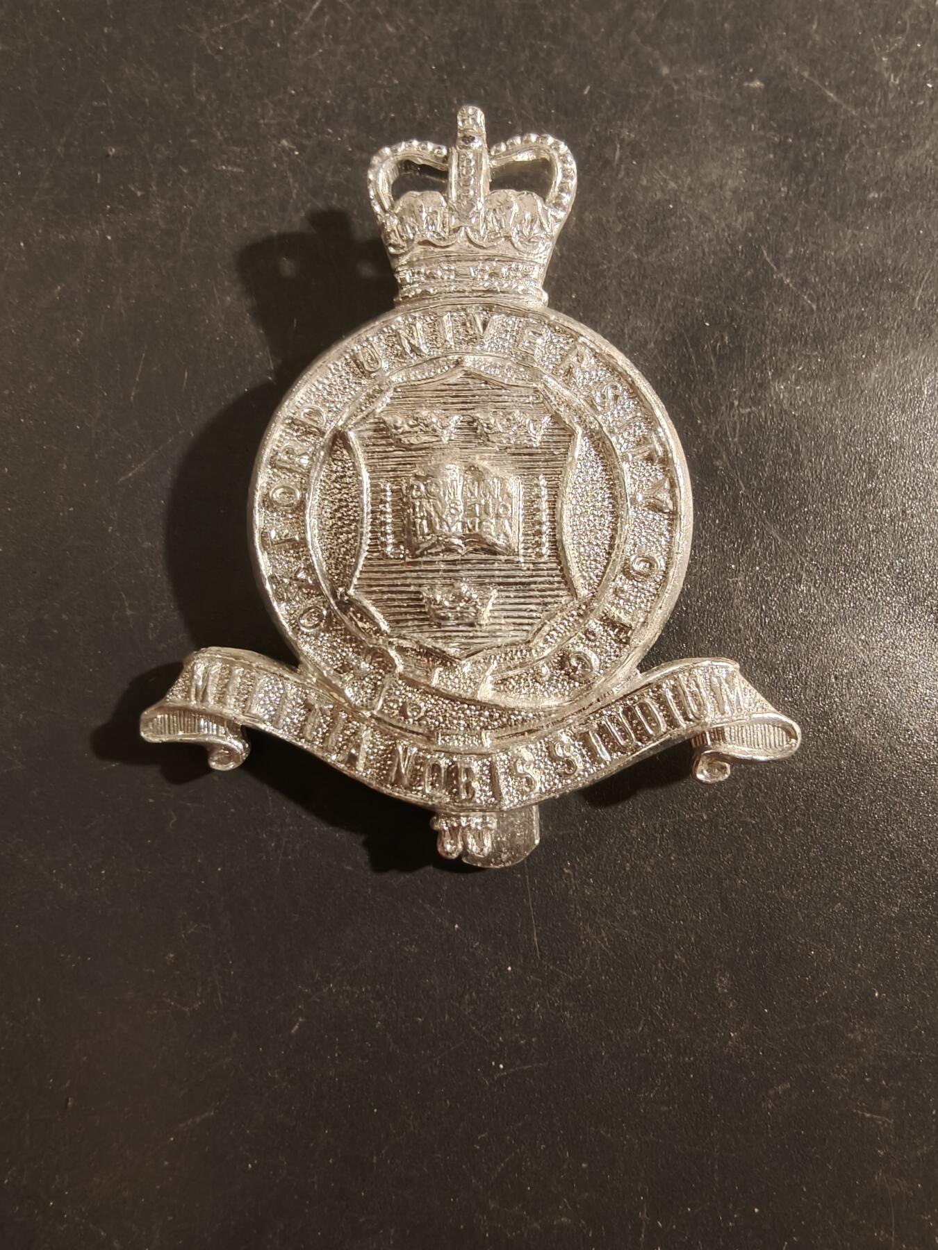 老王徽章第177期 英国牛津大学军团训练团帽徽    