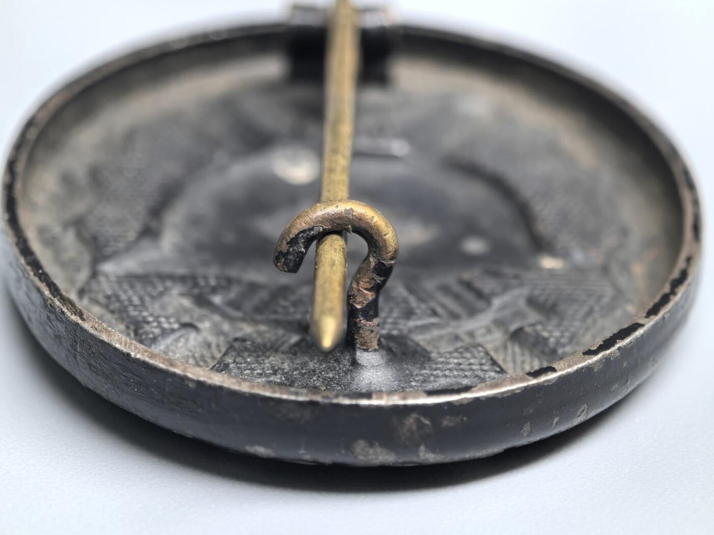 小驴勋章奖章收藏1月17日周六晚六点拍卖（珍爱和平，收藏战争，铭记历史，勿忘国耻，忠党爱国。有偿代拍，送拍规则在简介最后，参拍须阅读规则后再参拍，关系到运费包装发货时效真假辨别等关键信息，拍卖时不再发原图，看大图店主微信码在拍卖店铺介绍里）