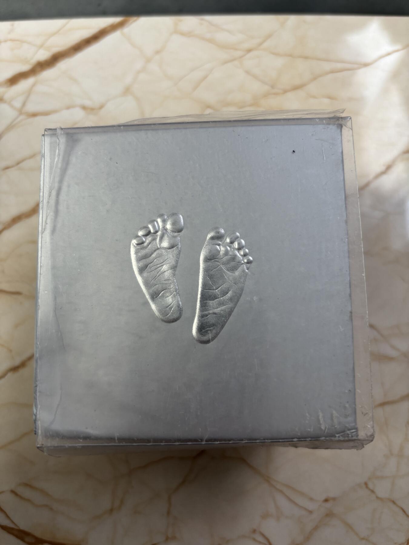 第188期拍卖 加拿大2021欢迎来到这个世界系列宝宝小脚丫银币半盎司，9999银，发行20000枚，盒子有压坏