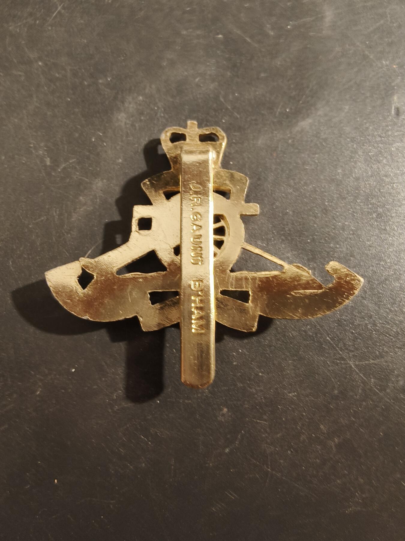 老王徽章第177期 英国皇家炮兵帽徽    女王时期