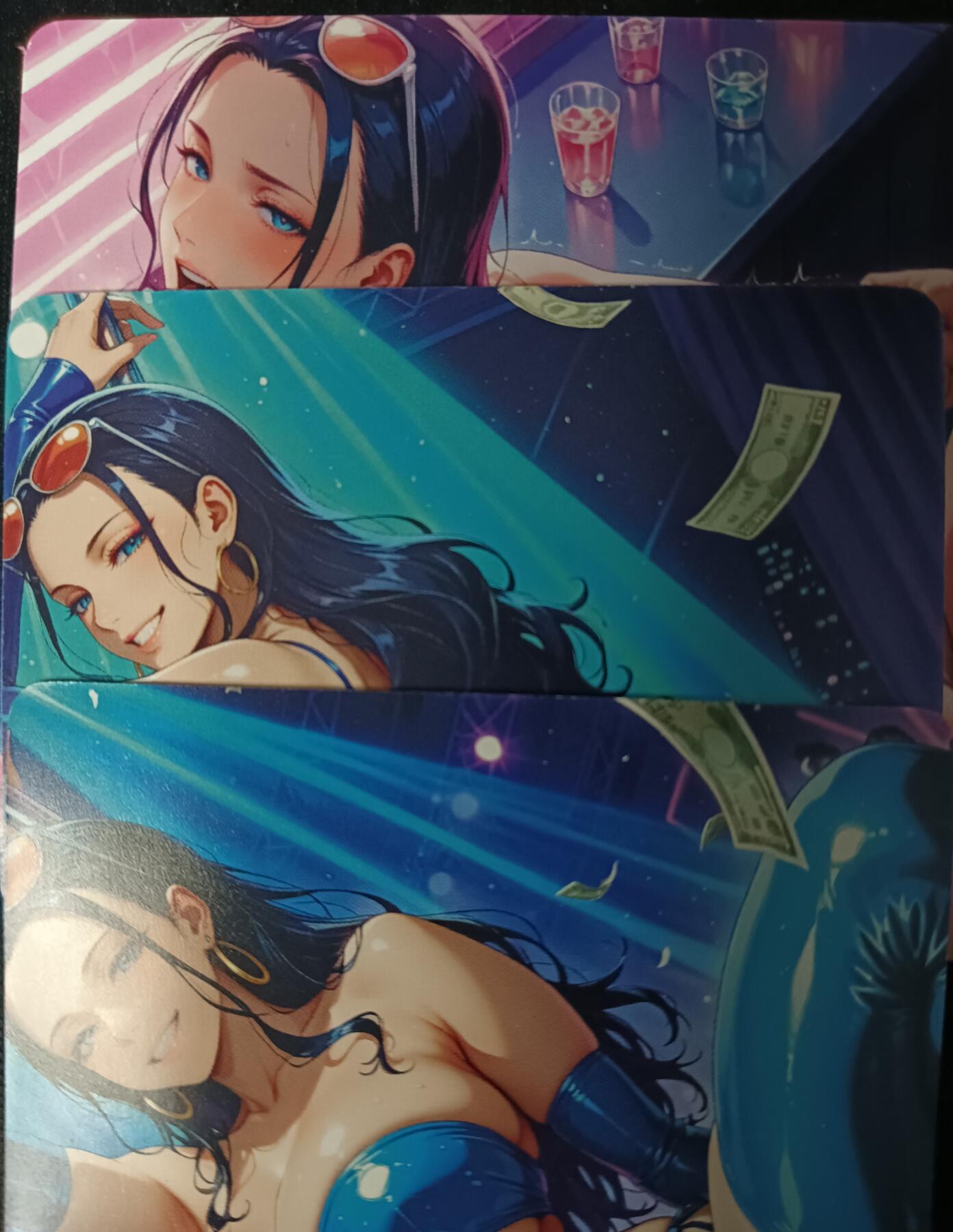 花开卡拍第61期（3月7号周六截拍，品控勿拍!!!拍品不寄存，运费5元（新疆需补运费差价或顺丰到付），自制卡难免瑕疵，可能存在轻微撞角爆边等出厂瑕疵，品控介意勿拍！） 皇帝新衣 op妮可罗宾钢管舞小套 3张折光彩闪