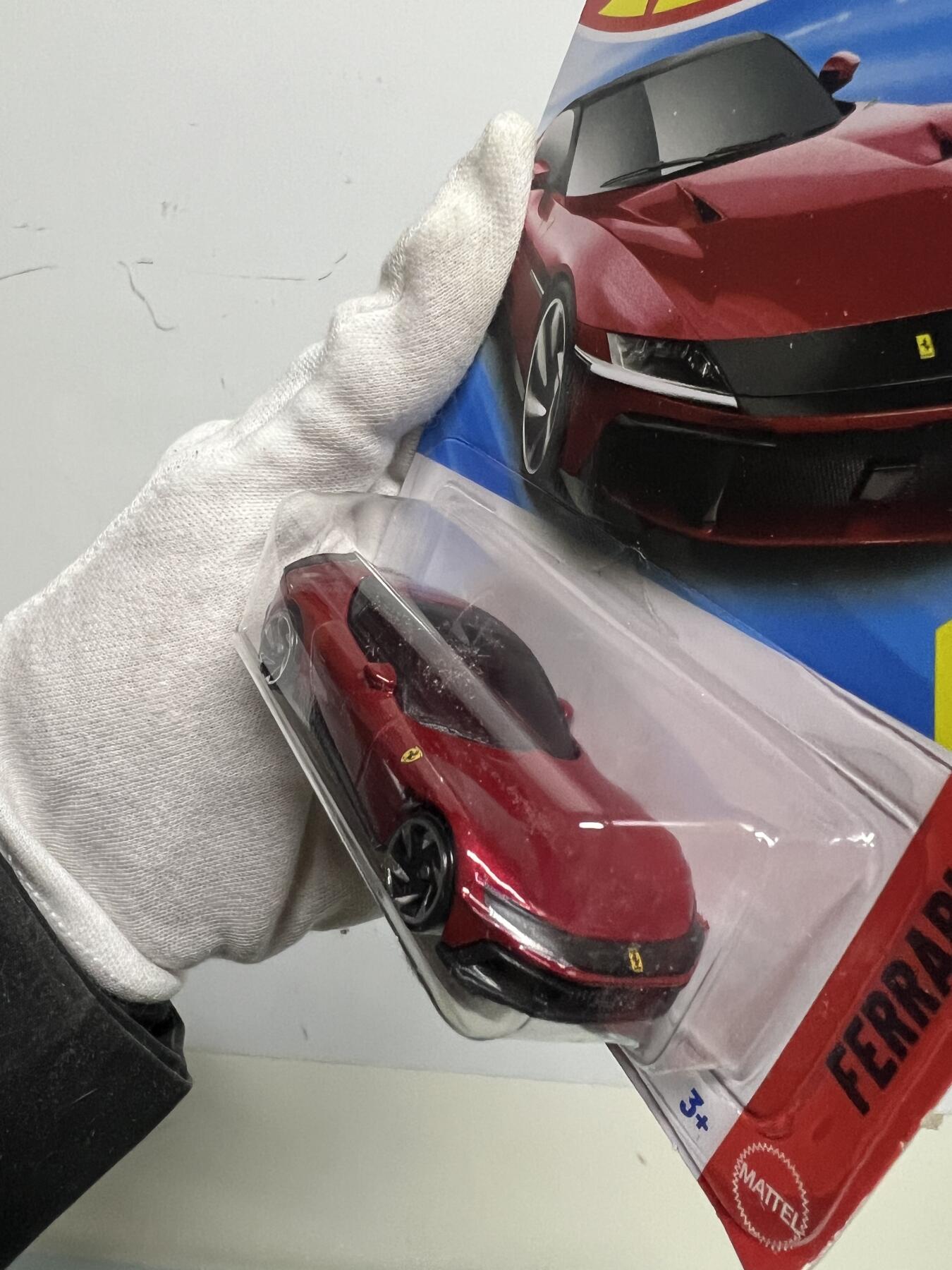 零元拍：风火轮吊卡法拉利Ferrari 12cilindri全新未拆