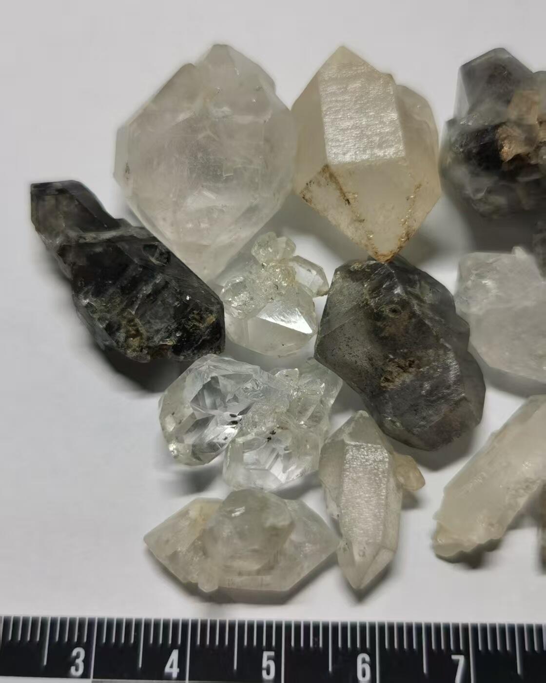 七河·世界币章小拍（总第34期） 藏家出品 X659（7） 有造型的 多品种云贵闪灵水晶 一组15件