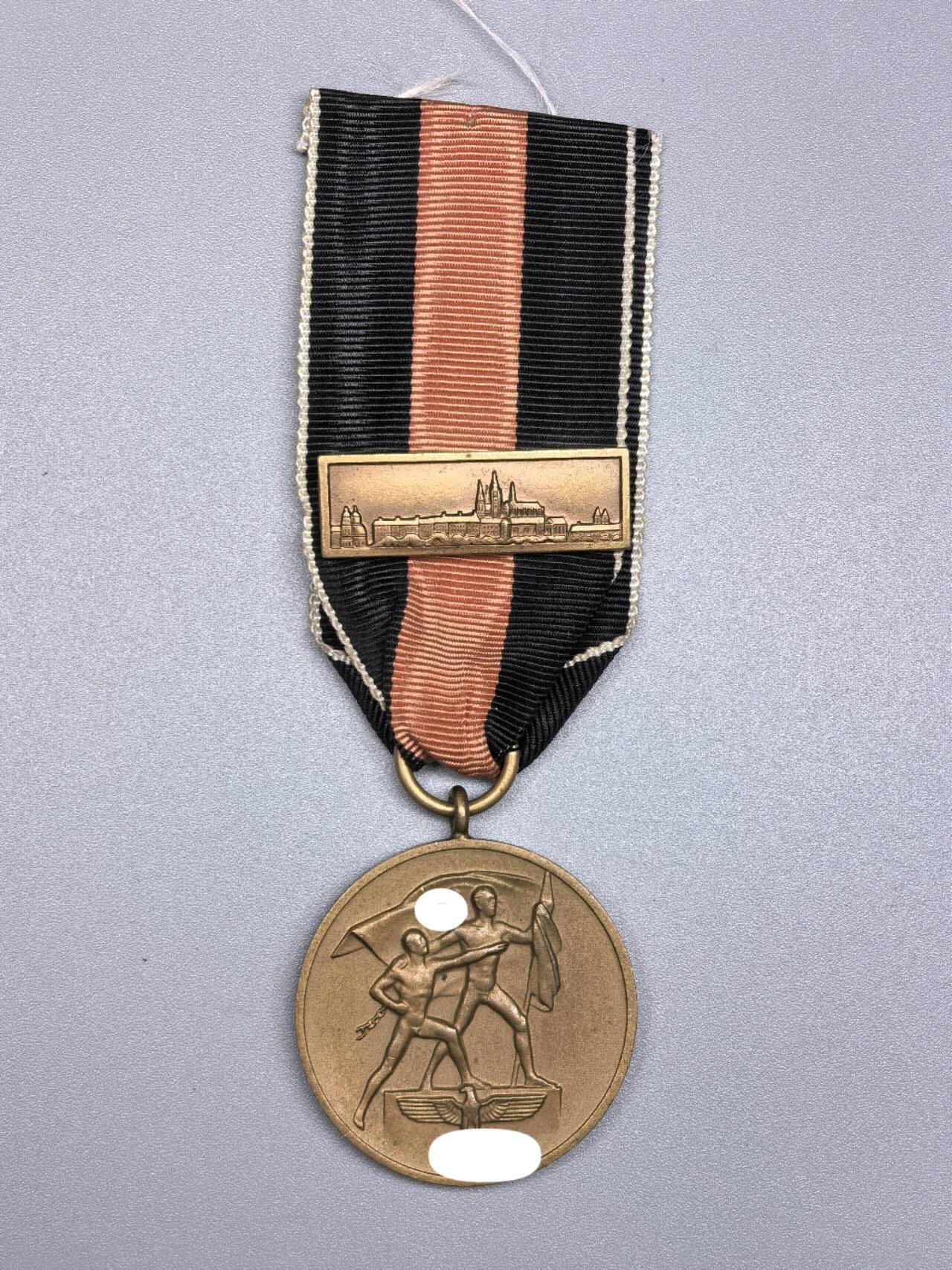 小驴勋章奖章收藏1月17日周六晚六点拍卖（珍爱和平，收藏战争，铭记历史，勿忘国耻，忠党爱国。有偿代拍，送拍规则在简介最后，参拍须阅读规则后再参拍，关系到运费包装发货时效真假辨别等关键信息，拍卖时不再发原图，看大图店主微信码在拍卖店铺介绍里） 得三苏台德回归奖章，带布拉格勋饰条