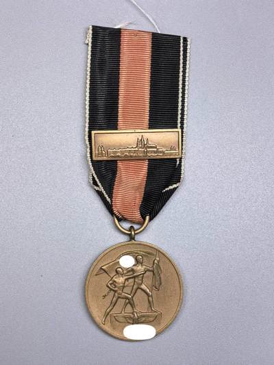 小驴勋章奖章收藏1月17日周六晚六点拍卖（珍爱和平，收藏战争，铭记历史，勿忘国耻，忠党爱国。有偿代拍，送拍规则在简介最后，参拍须阅读规则后再参拍，关系到运费包装发货时效真假辨别等关键信息，拍卖时不再发原图，看大图店主微信码在拍卖店铺介绍里） - 得三苏台德回归奖章，带布拉格勋饰条