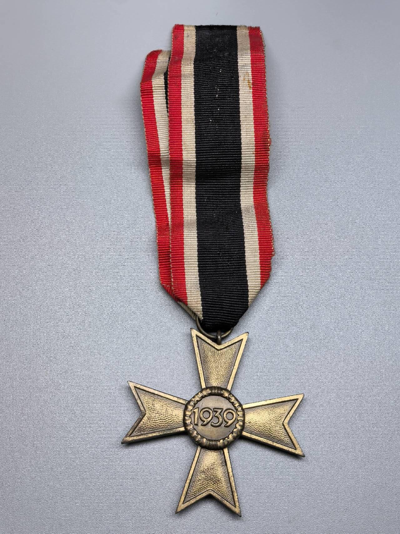 小驴勋章奖章收藏1月17日周六晚六点拍卖（珍爱和平，收藏战争，铭记历史，勿忘国耻，忠党爱国。有偿代拍，送拍规则在简介最后，参拍须阅读规则后再参拍，关系到运费包装发货时效真假辨别等关键信息，拍卖时不再发原图，看大图店主微信码在拍卖店铺介绍里） 得三无剑二级战功十字勋章，环打60标