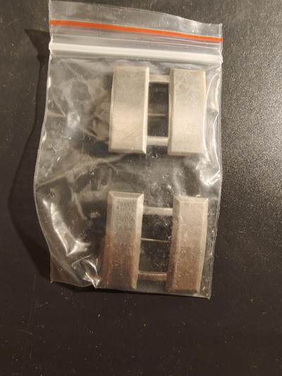 老王徽章第177期 - 美国上尉金属军衔章一组     二战时期横针版