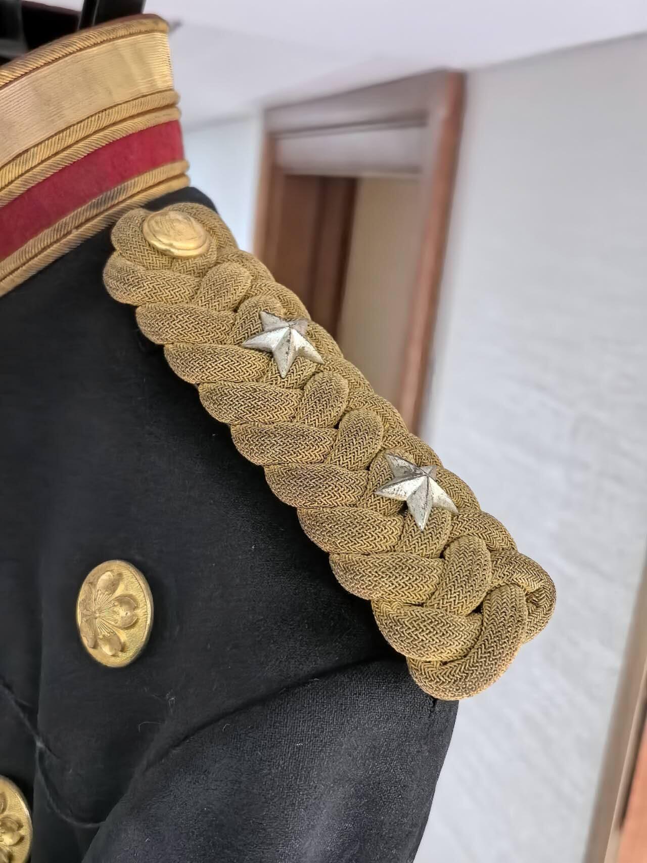 小驴勋章奖章收藏1月17日周六晚六点拍卖（珍爱和平，收藏战争，铭记历史，勿忘国耻，忠党爱国。有偿代拍，送拍规则在简介最后，参拍须阅读规则后再参拍，关系到运费包装发货时效真假辨别等关键信息，拍卖时不再发原图，看大图店主微信码在拍卖店铺介绍里）