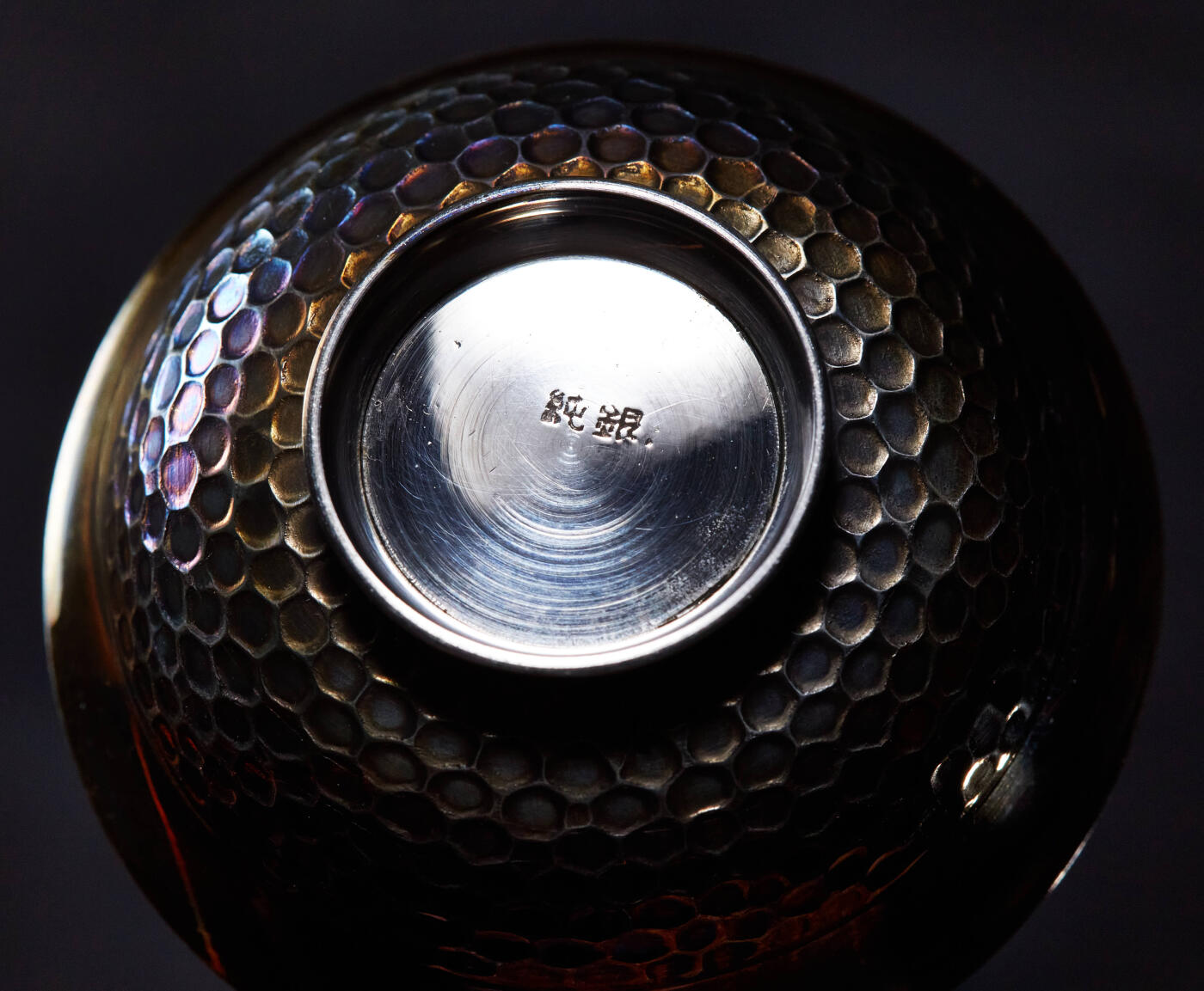 【俄甄集藏】“万象更新、马呈祥瑞”迎新春俄甄精品场-2026年(047)01-21 星期三 晚 19:30 全场包邮 日本大正时期内镀金纯手工捶打纯银古董酒杯6支一套，口径：52mm，高：21mm，总重量：126.47克，999银，五彩包浆