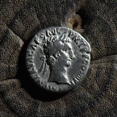 【良泉】【春节前最后一场】2月5日晚19.30点开拍！208组，本场结束后预存钱币的朋友请告知，将连同本场拍品一起邮寄，预祝诸位春节愉快！ - 【藏家出品B】【极其罕见】罗马帝国 公元96-98年 涅尔瓦 第纳尔银币 五贤帝中最少见的皇帝，收集五贤帝最大的拦路虎，2.84克