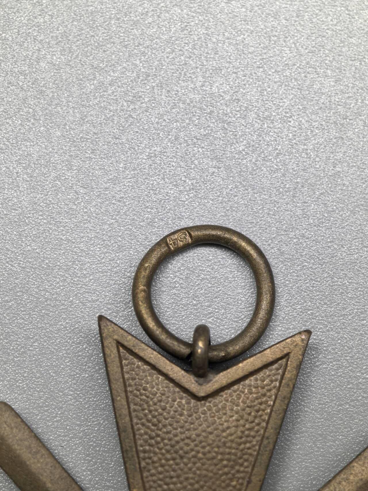 小驴勋章奖章收藏1月17日周六晚六点拍卖（珍爱和平，收藏战争，铭记历史，勿忘国耻，忠党爱国。有偿代拍，送拍规则在简介最后，参拍须阅读规则后再参拍，关系到运费包装发货时效真假辨别等关键信息，拍卖时不再发原图，看大图店主微信码在拍卖店铺介绍里） 得三二级佩剑战功十字勋章，环打34厂标