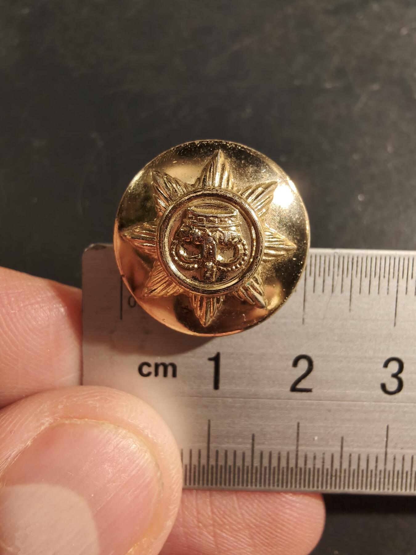 老王徽章第177期 英国皇家运输团制服衣扣一组   8枚   20mm    女王时期