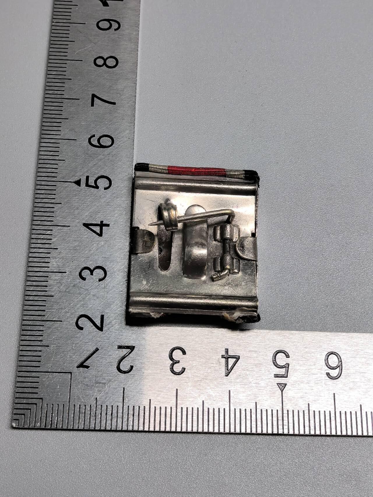 小驴勋章奖章收藏1月17日周六晚六点拍卖（珍爱和平，收藏战争，铭记历史，勿忘国耻，忠党爱国。有偿代拍，送拍规则在简介最后，参拍须阅读规则后再参拍，关系到运费包装发货时效真假辨别等关键信息，拍卖时不再发原图，看大图店主微信码在拍卖店铺介绍里） EKII礼服背板挂