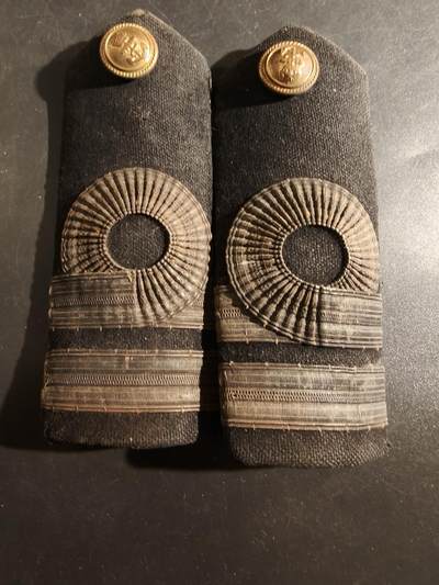 老王徽章第177期 - 英国皇家海军上尉肩章一副    二战时期