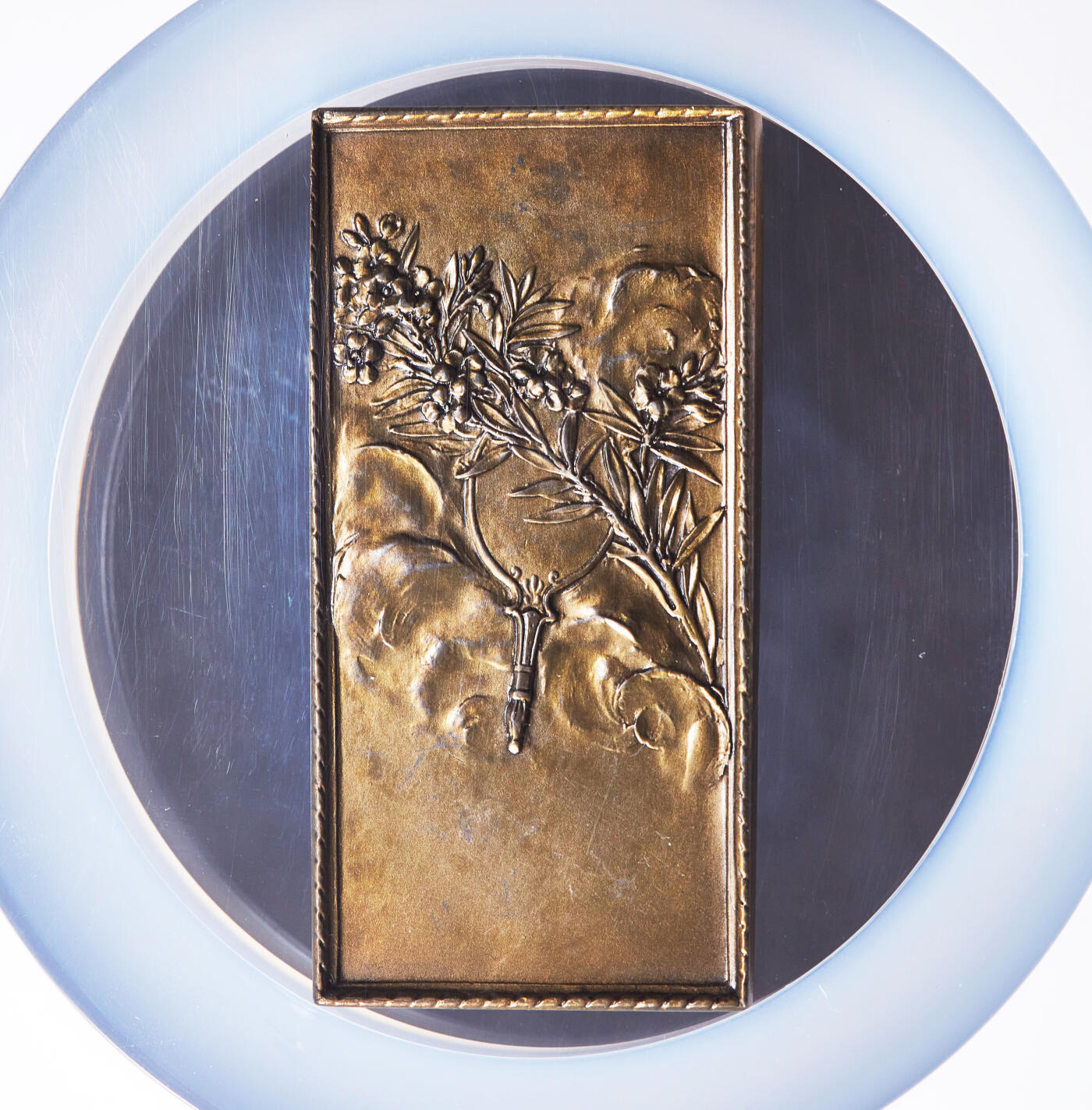 【俄甄集藏】“万象更新、马呈祥瑞”迎新春俄甄精品场-2026年(047)01-21 星期三 晚 19:30 全场包邮 法国1900年罗蒂名作“盥洗室”新艺术运动方形大铜章，NGC MS63，名誉品种，法兰西章牌之友协会第4号作品，丰饶角铭，尺寸：69mm×34mm，设计精美