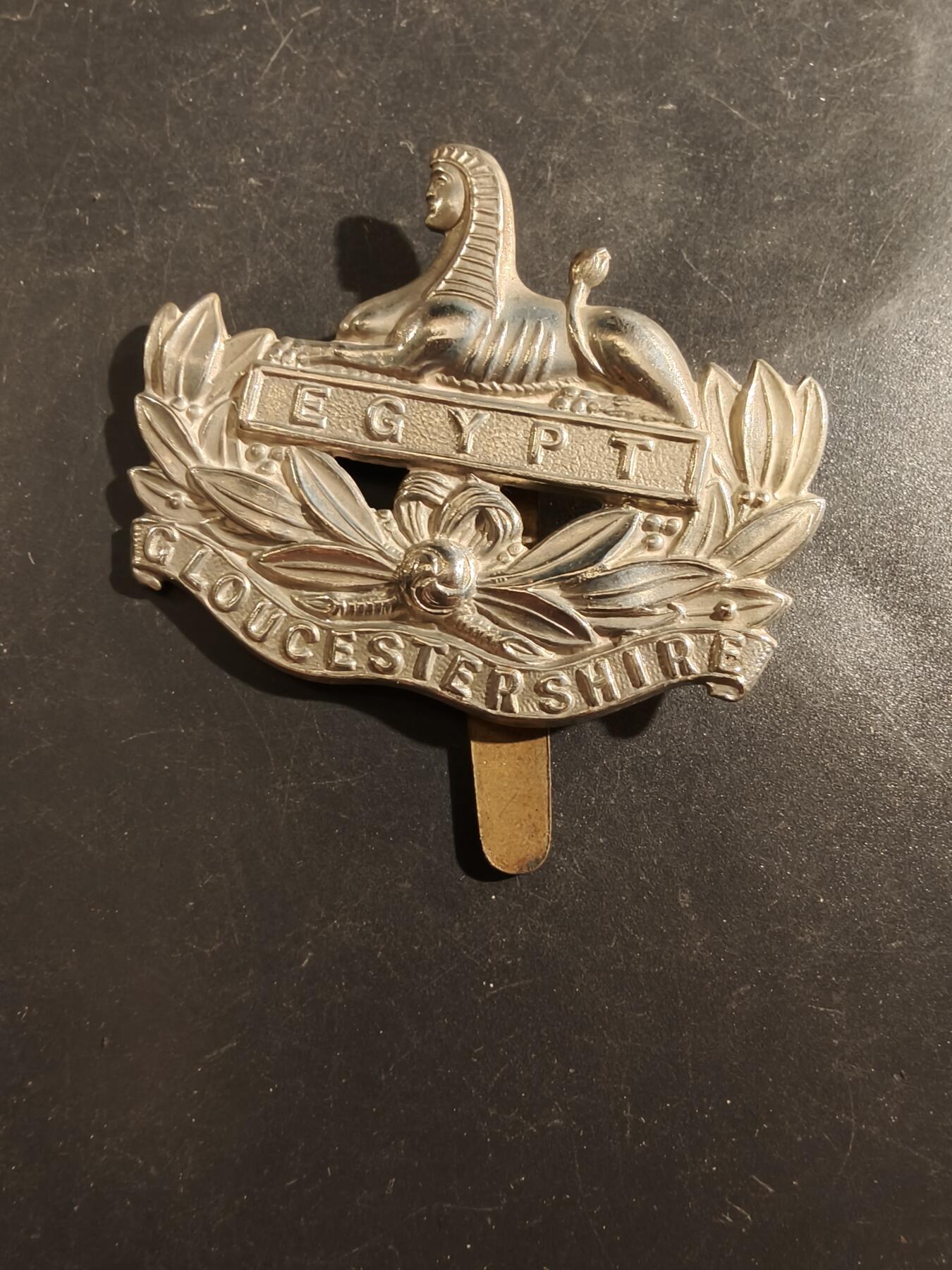 老王徽章第177期 英国格洛斯特步兵团帽徽    一战时期