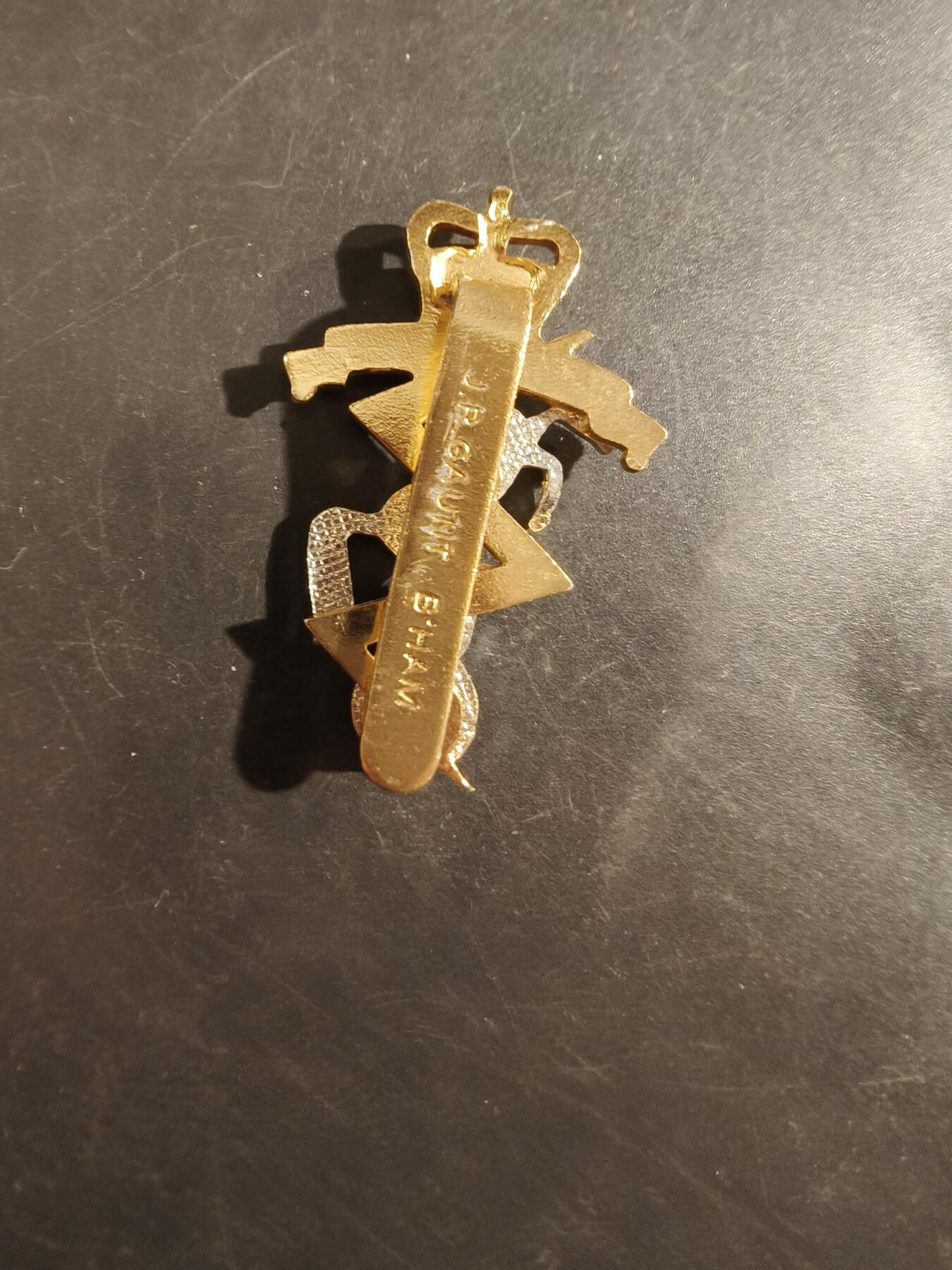 老王徽章第177期 英国皇家机电工程兵团帽徽    女王时期